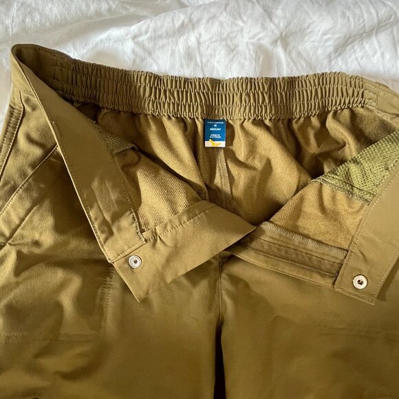 Old Navy: Green High-Waisted All-Seasons StretchTech Cargo Pants - Picture 5 of 5